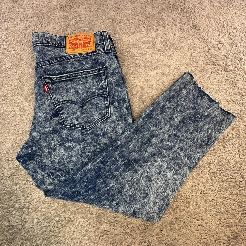 Levis 541 Athletic Taper Jeans Mens 36x28 Blue Acid Wash Raw Hem 18181-0343